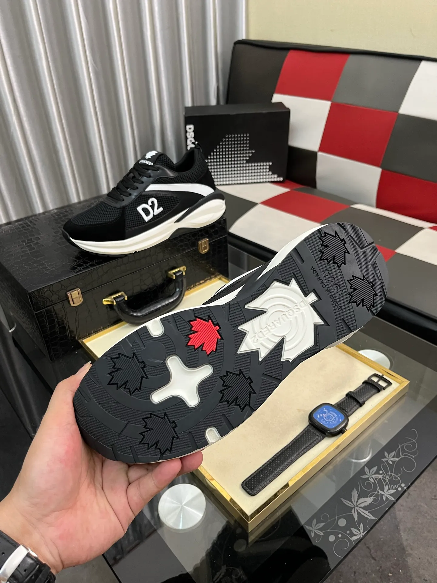 Men's shoes 💰480⌚️⌚️DG's latest popular casual shoes 🔥🔥, the tongue has the brand's iconic details, and the combination of silk cowhide and cow suede enhances the style. Fashionable and versatile, it can complement any look. Create an exquisite design with unique dynamic vitality and modern atmosphere, showing modern elegance. Size: 36-464️⃣colors available